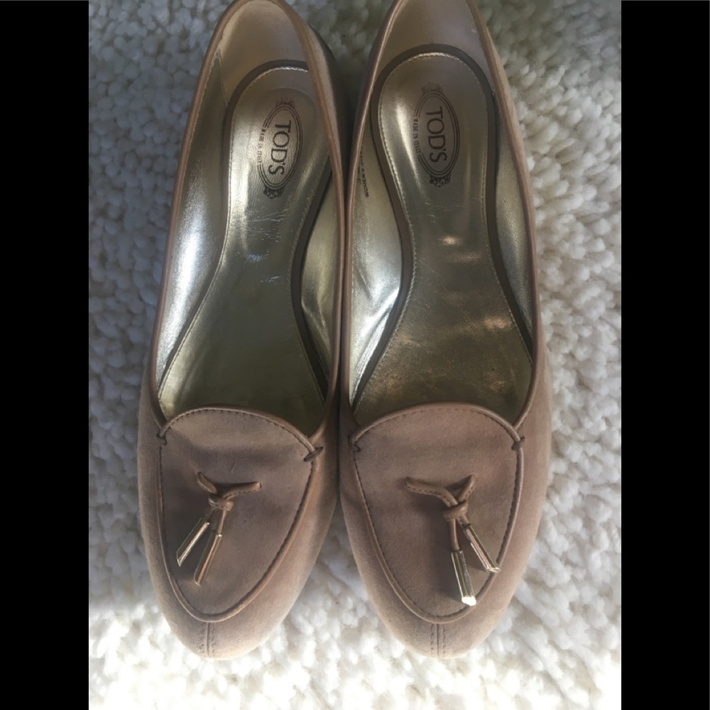 LUXURY ITALIAN BRAND TOD'S BEIGE SUEDE LOAFERS